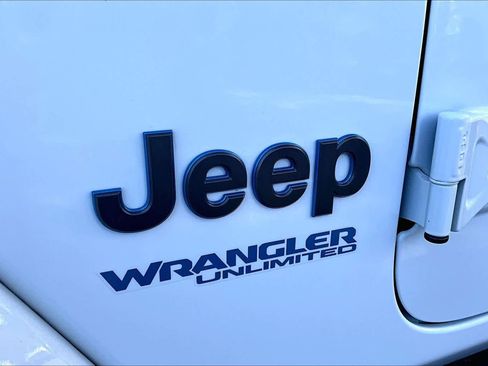 Used 2022 Jeep Wrangler Unlimited Rubicon 4xe w/ Steel Bumper Group AWD/4WD image 31