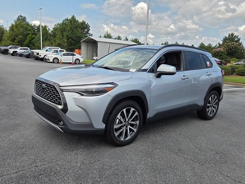Certified 2023 Toyota Corolla Cross XLE FWD image 3