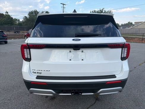 Used 2026 Ford Explorer Platinum RWD image 4