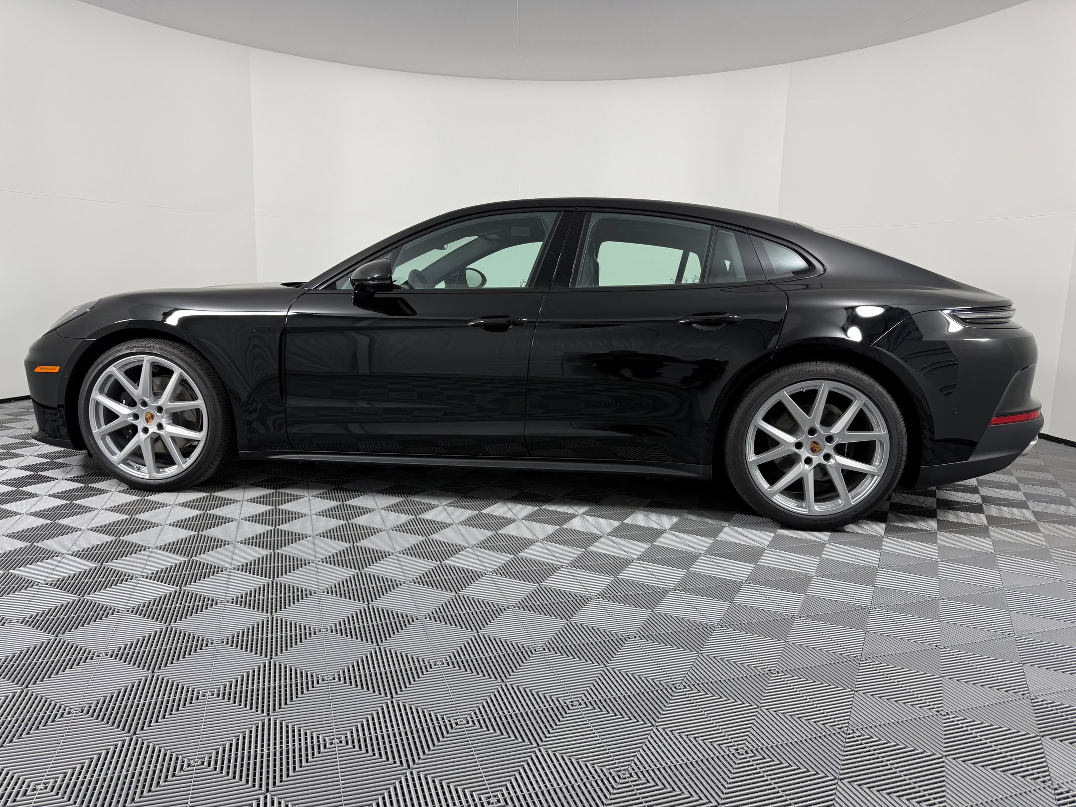 Certified 2026 Porsche Panamera 4 AWD/4WD image 2