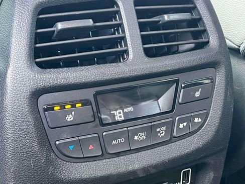 Used 2022 Honda Pilot Touring image 12