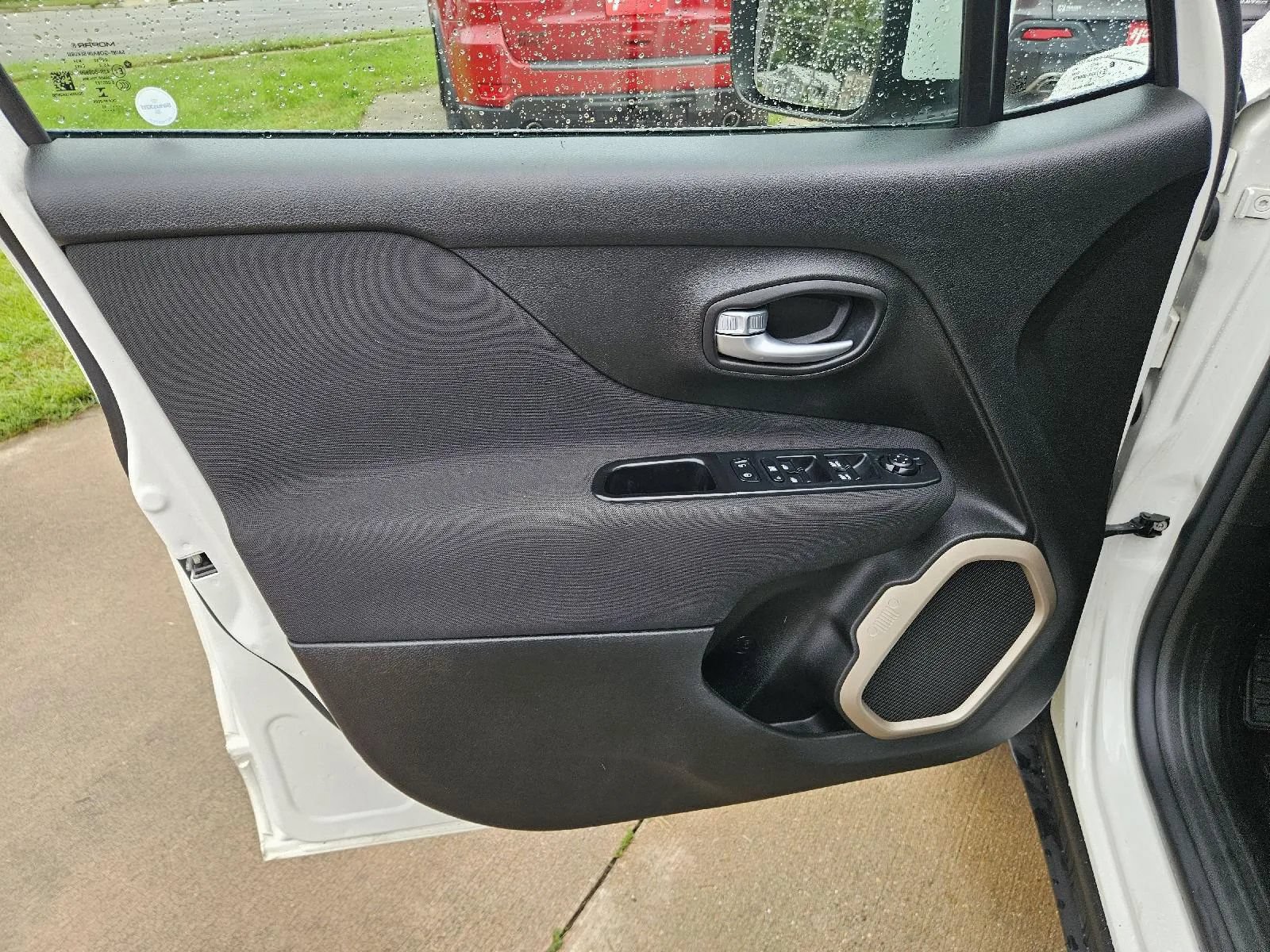 Used 2015 Jeep Renegade Latitude AWD/4WD image 11
