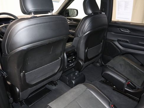 Used 2025 Jeep Grand Cherokee L Altitude image 22