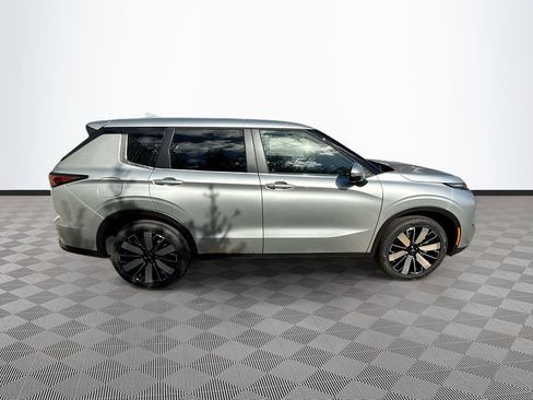 New 2026 Mitsubishi Outlander SE image 8
