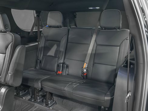 Used 2025 Chevrolet Suburban Premier image 29