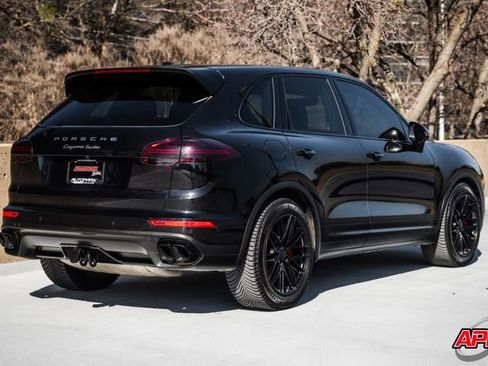 Used 2015 Porsche Cayenne Turbo image 7