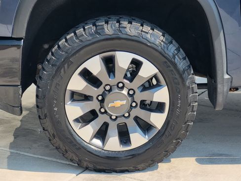 Used 2021 Chevrolet Silverado 2500 Custom w/ Custom Value Package AWD/4WD image 9
