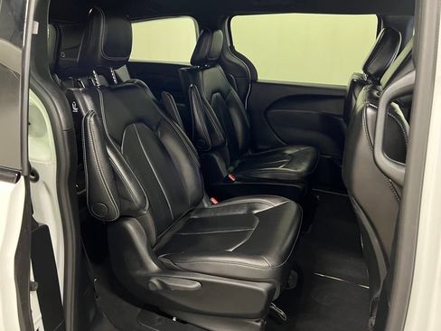 Used 2024 Chrysler Pacifica Limited FWD image 45