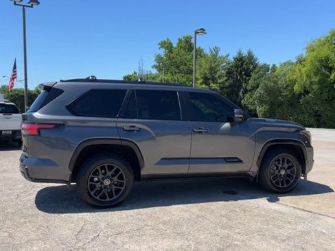 Used 2024 Toyota Sequoia Platinum AWD/4WD image 9