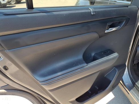 Used 2021 Toyota Highlander XLE AWD/4WD image 13