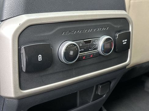 Used 2024 Ford Expedition Limited image 31