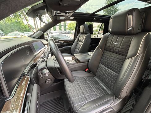 Used 2024 Cadillac Escalade Premium Luxury Platinum AWD/4WD image 23