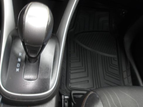 Used 2020 Chevrolet Trax LT w/ LT Convenience Package AWD/4WD image 22