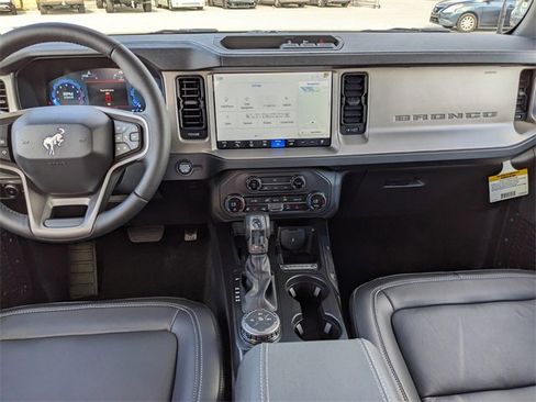 New 2025 Ford Bronco Outer Banks w/ Black Appearance Package image 16