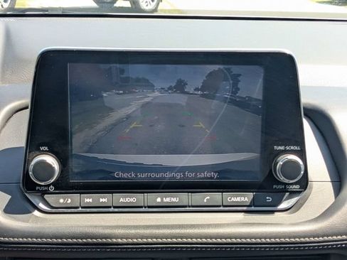 Used 2025 Nissan Rogue SV AWD/4WD image 32