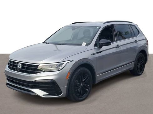 Used 2022 Volkswagen Tiguan SE R-Line FWD image 2