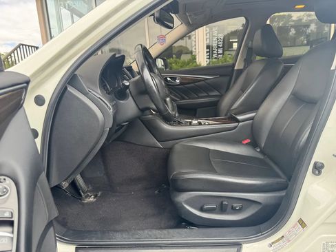 Used 2019 INFINITI Q50 Luxe w/ Essential Package (3.0T Luxe) AWD/4WD image 4