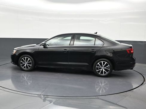 Used 2018 Volkswagen Jetta SE FWD image 2