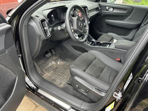 Used 2023 Volvo C40 P8 Recharge Plus w/ Climate Package AWD/4WD image 7