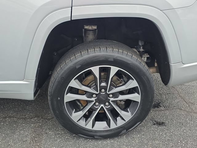 Used 2024 Jeep Grand Cherokee L Overland w/ Trailer Tow Package AWD/4WD image 36