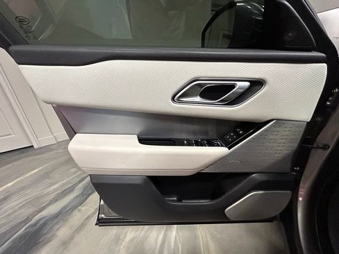 Used 2018 Land Rover Range Rover Velar R-Dynamic SE AWD/4WD image 51