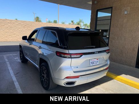 Used 2022 Jeep Grand Cherokee Summit AWD/4WD image 6