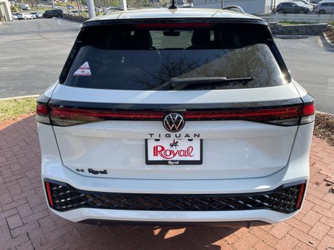 New 2026 Volkswagen Tiguan SE R-Line FWD image 5