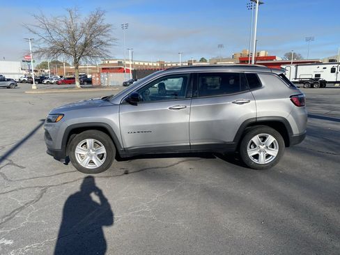 Used 2022 Jeep Compass Latitude image 4