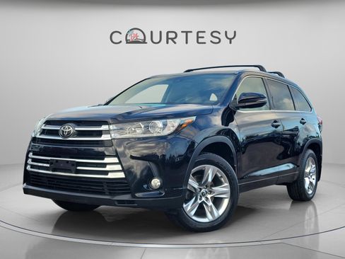 Used 2017 Toyota Highlander Limited w/ Carpet Mat Package image 1