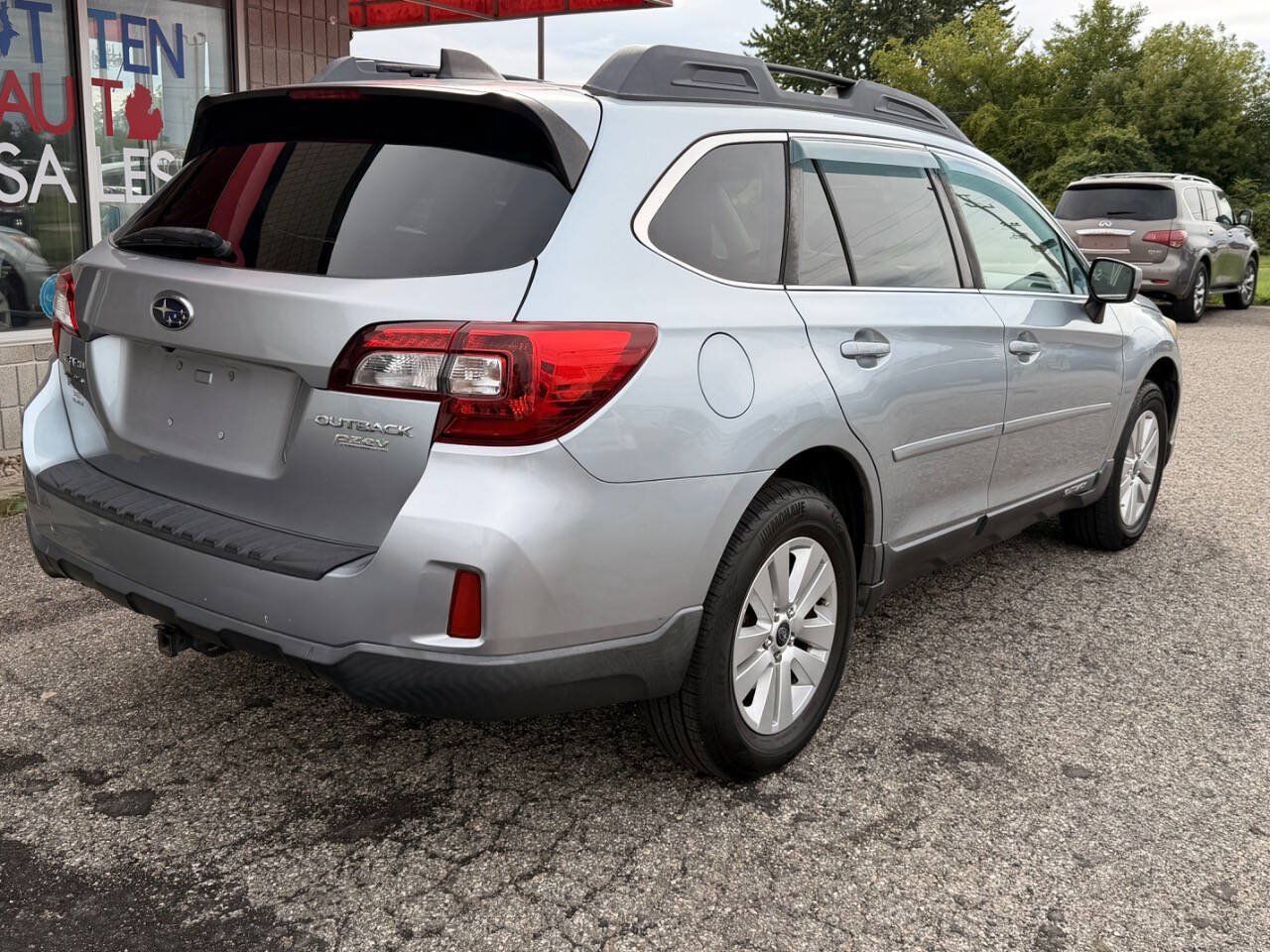 Used 2017 Subaru Outback 2.5i Premium AWD/4WD image 4