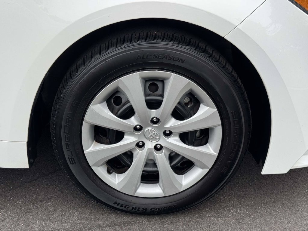 Used 2025 Toyota Corolla LE FWD image 26
