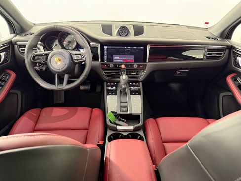 Certified 2026 Porsche Macan AWD/4WD image 18