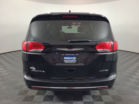 Used 2019 Chrysler Pacifica Limited image 4