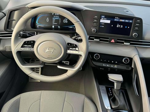 New 2025 Hyundai Elantra Sport image 17