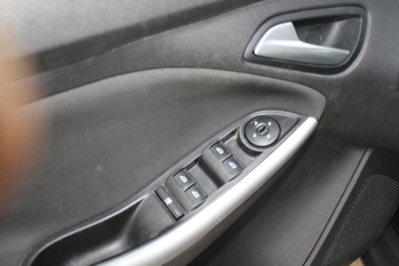 Used 2014 Ford Focus SE w/ Equipment Group 201A FWD image 8