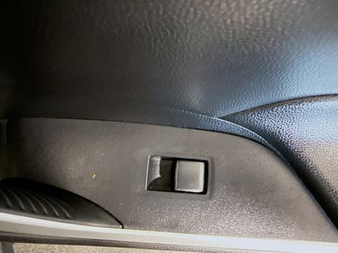 Used 2021 Toyota RAV4 XLE image 31