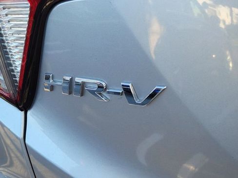 Certified 2021 Honda HR-V LX image 9