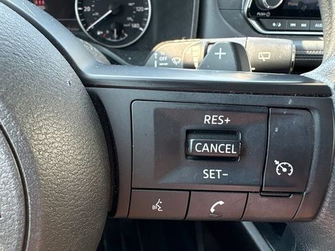 Used 2024 Nissan Rogue S FWD image 19