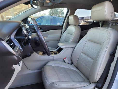Used 2017 GMC Acadia Denali w/ Technology Package FWD image 16