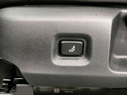 Used 2025 Toyota Tacoma SR5 AWD/4WD image 31
