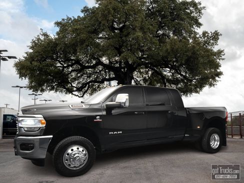 Used 2024 RAM 3500 Laramie w/ Towing Technology Group AWD/4WD image 1