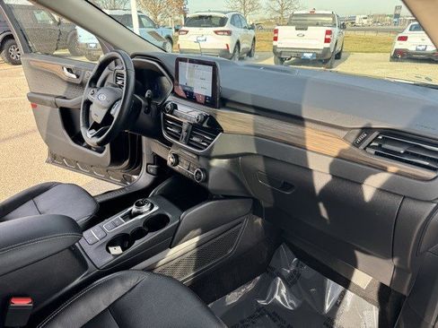 Used 2020 Ford Escape Titanium image 39