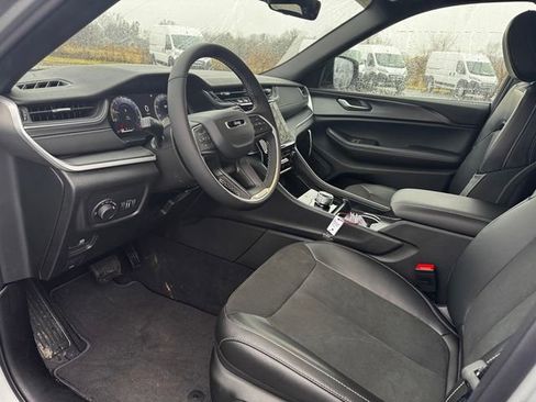 New 2025 Jeep Grand Cherokee 4WD image 24