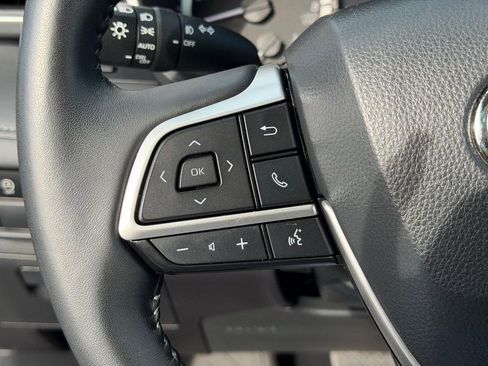 Used 2023 Toyota Highlander XLE image 19