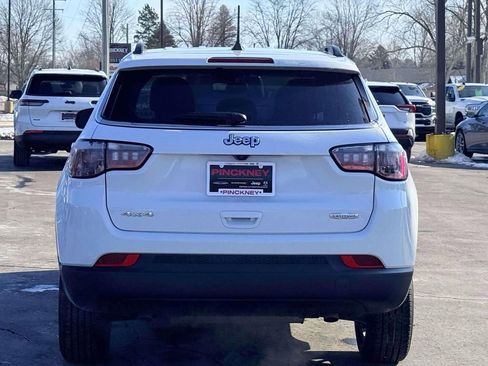 Used 2024 Jeep Compass Latitude image 8