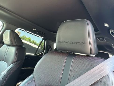 Used 2025 Honda Pilot Black Edition image 32