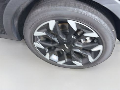 Used 2024 Kia Sorento EX FWD image 11