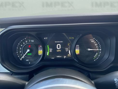 Used 2025 Jeep Wrangler Unlimited Sahara AWD/4WD image 24