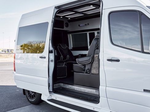 Used 2019 Mercedes-Benz Sprinter 144 image 77