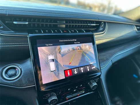 Used 2021 Jeep Grand Cherokee L Overland w/ Advanced Protech Group III image 24